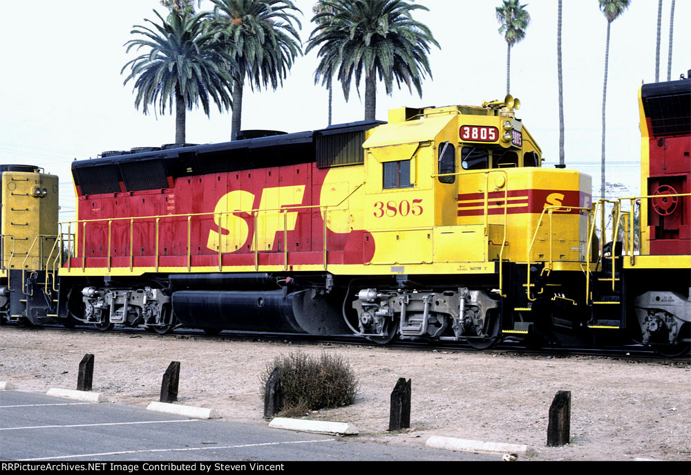 Santa Fe GP40X ATSF #3805 in Kodachrome.